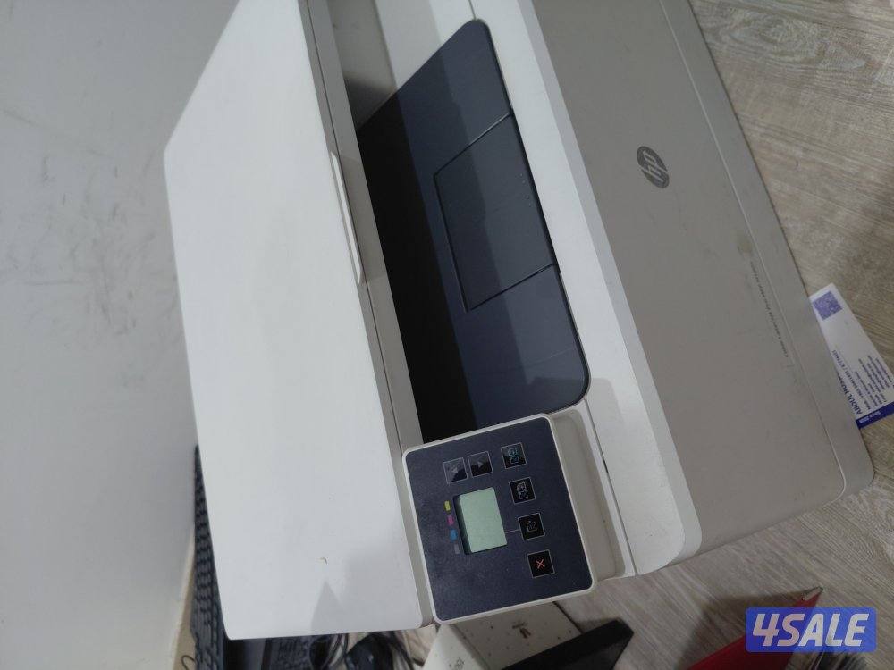 مكتبه وطاولة تلفزيون .. كمبيوترين وطابعتين البيع لتصفية المكتب8