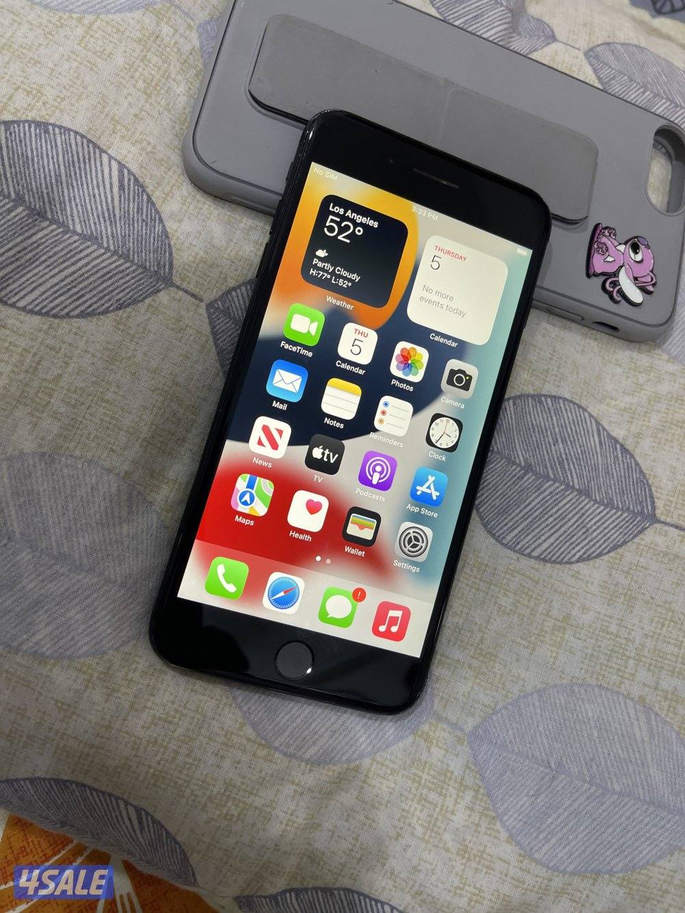 ايفون 7 بلس 256 قيقا نظيف وشغال تمام ما شي خربان ينزل كل البرامج0