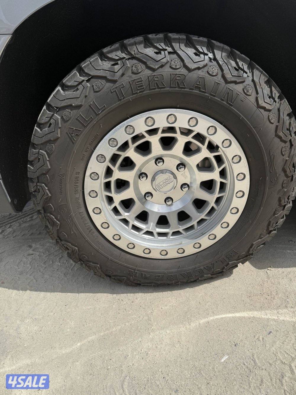 للبيع رنقات بلاك راينو حجم ١٧ مع تواير بلاك بير حجمهم 265/70/170