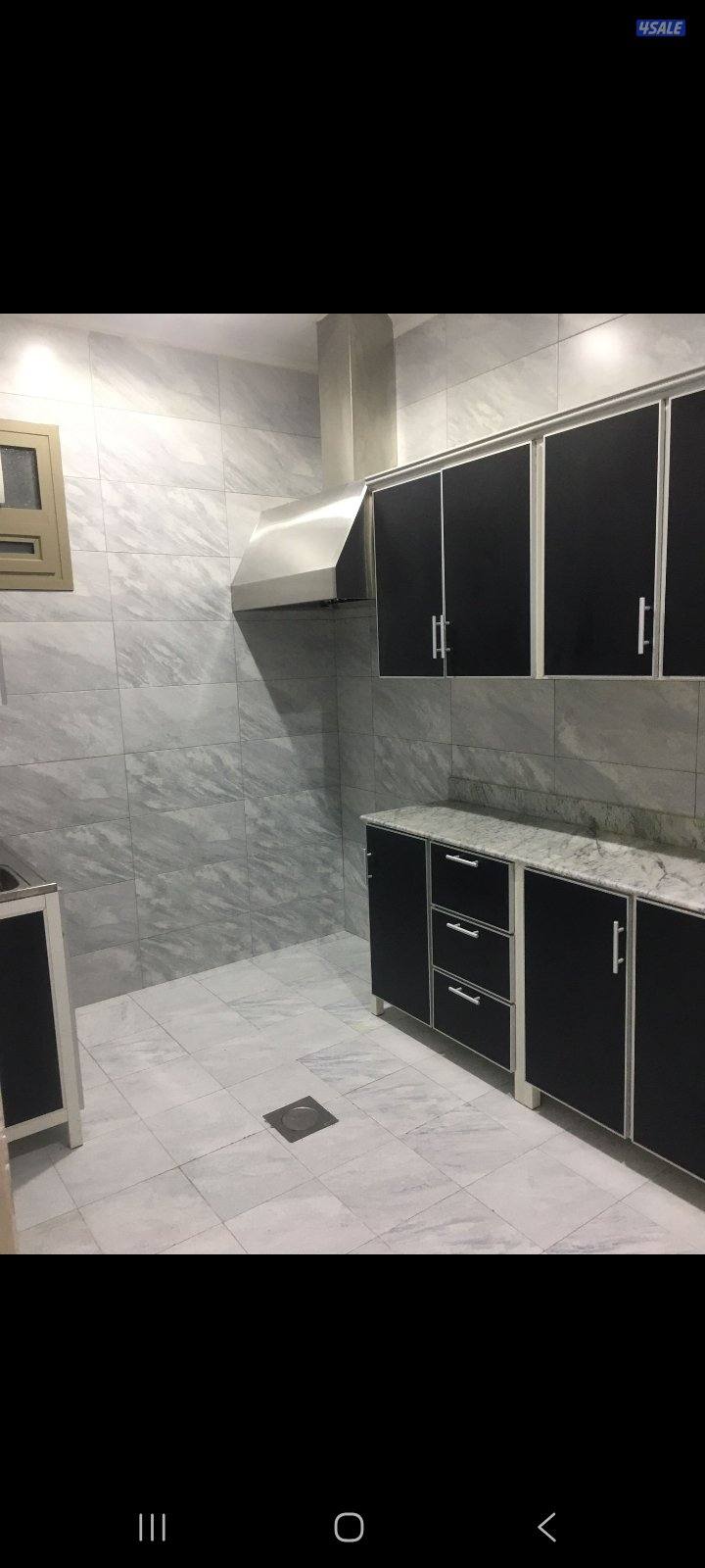 غرب عبدالله مبارك مداخل مخارج شهل الايجارشقه ٣ غرف حملمين صاله ٣ مواقف0