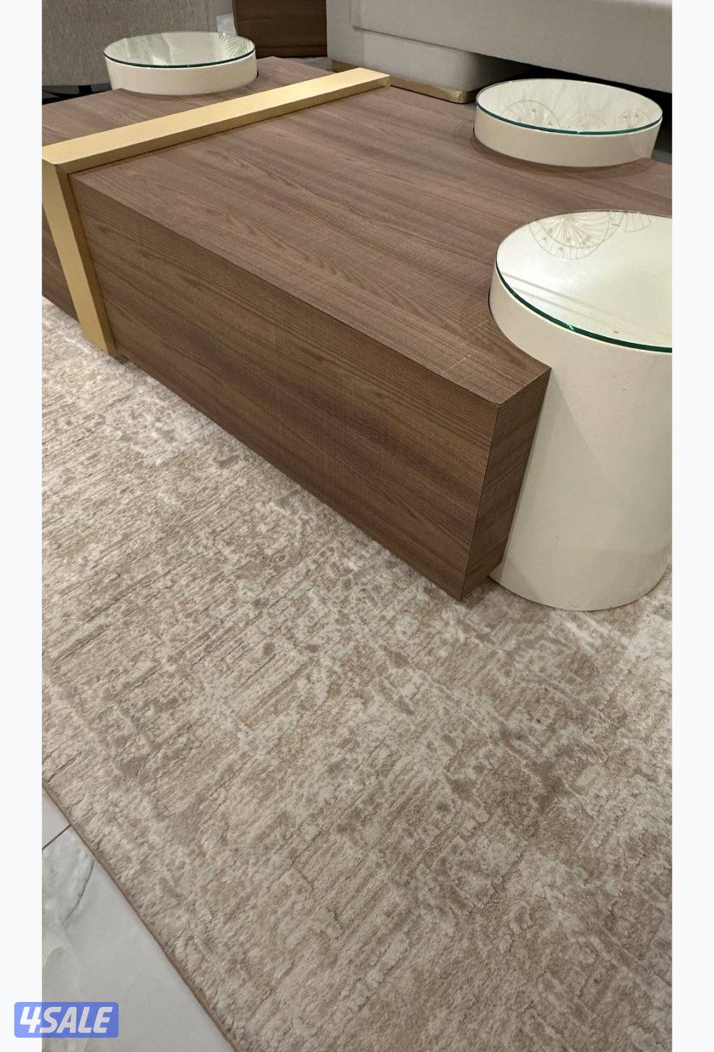 للبيع طاولة خشب جديدة3