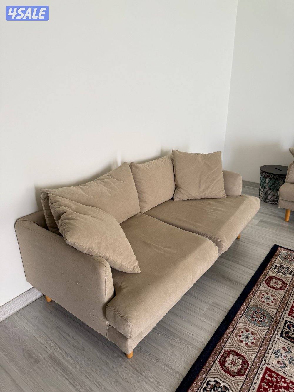 A sofa set with 3,2 and 1 seater4