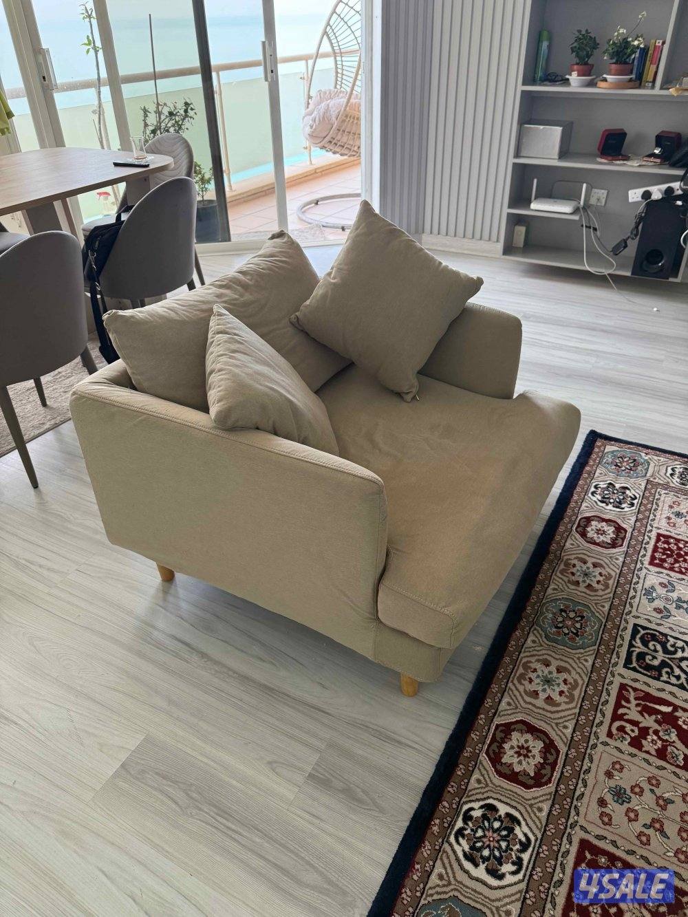 A sofa set with 3,2 and 1 seater5