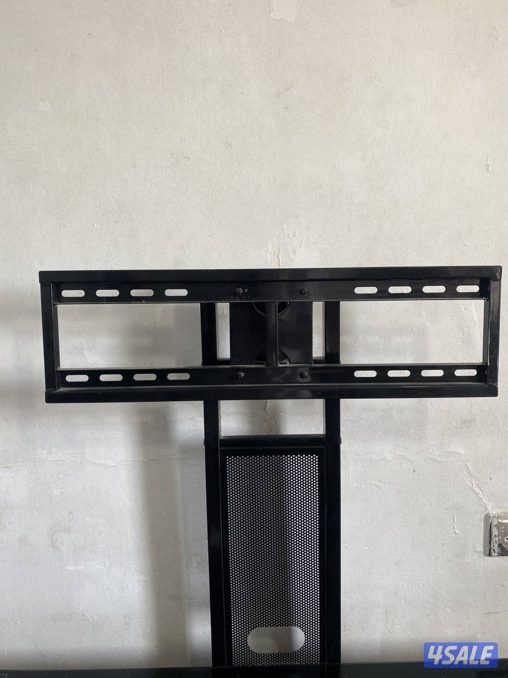 Glass TV Stand with Mount - طاولة تلفزيون زجاج2
