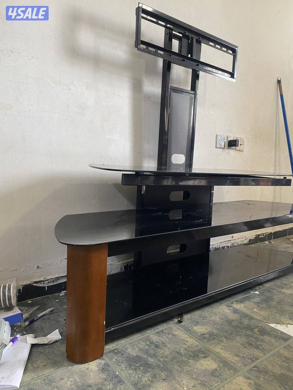 Glass TV Stand with Mount - طاولة تلفزيون زجاج4