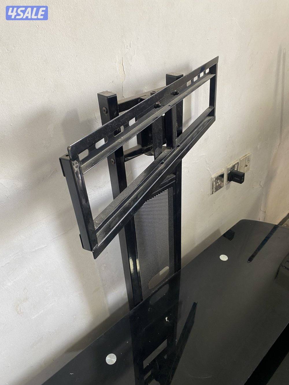 Glass TV Stand with Mount - طاولة تلفزيون زجاج5