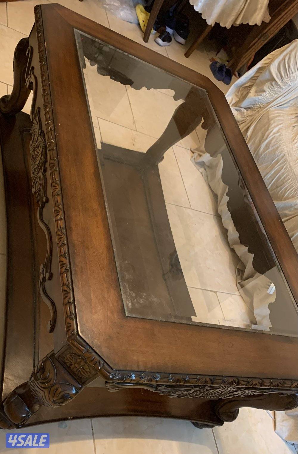 للبيع طاولة لغرفة الجلوس خشب مع زجاج1