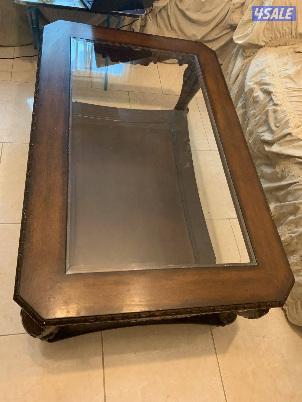 للبيع طاولة لغرفة الجلوس خشب مع زجاج0