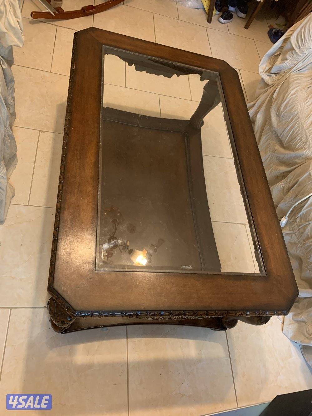 للبيع طاولة لغرفة الجلوس خشب مع زجاج4