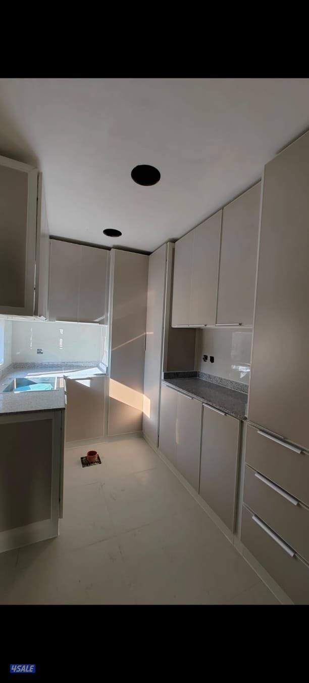 أنا عندك في المطبخ خصوص عادي يبي التلفون2