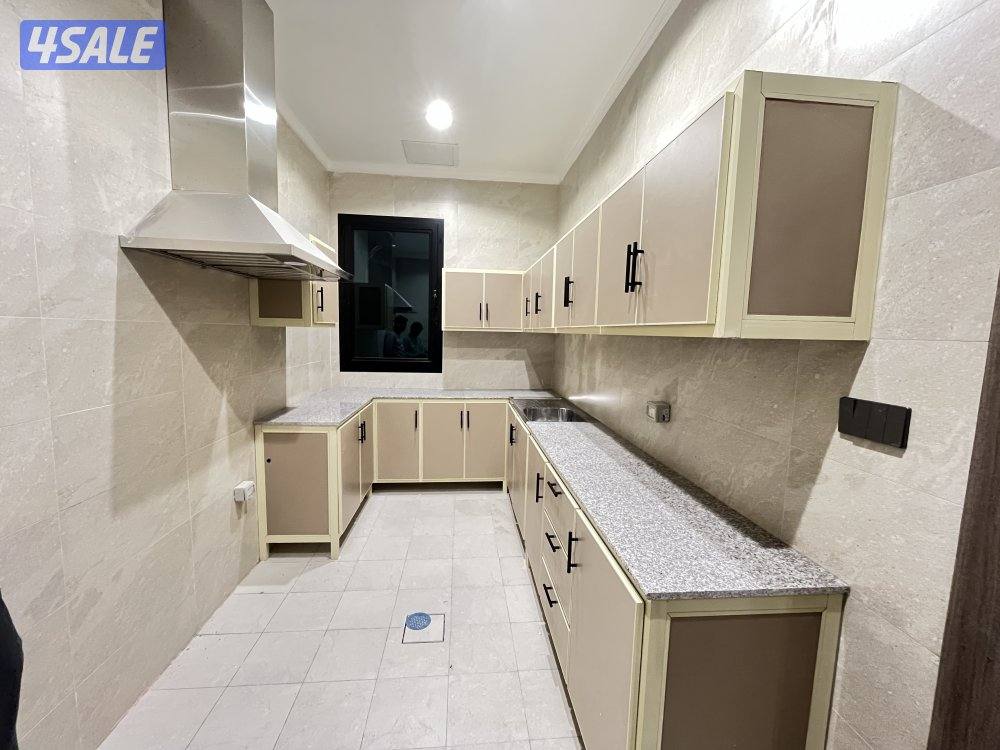 أنا عندك في المطبخ خصوص عادي يبي التلفون5