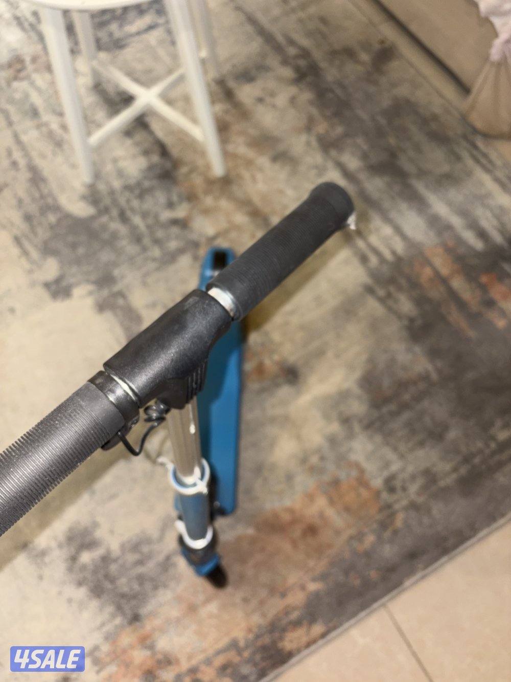 Amazing electric scooter for children and extremely fun0