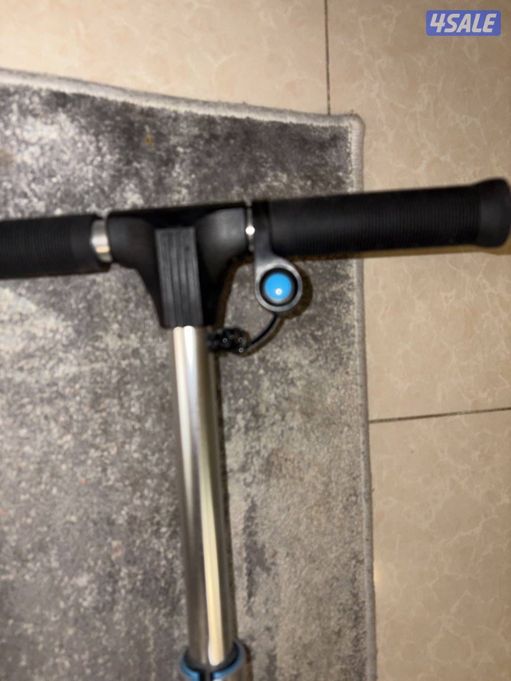 Amazing electric scooter for children and extremely fun3