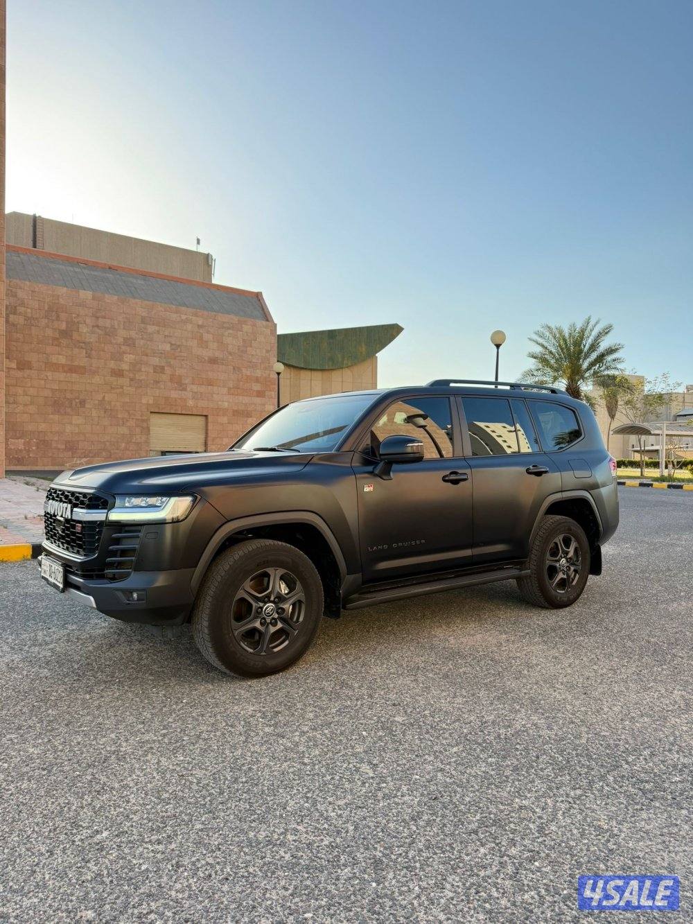 لاند كروز GR وارد الساير 2024 بحاله الوكاله عداد 76 الف2