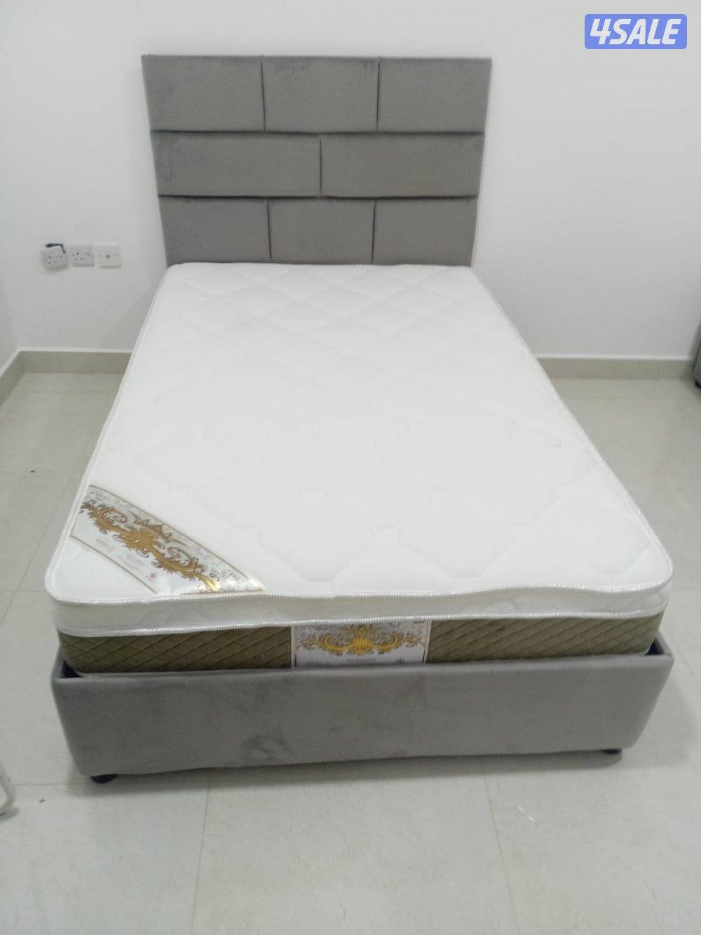 طبصال سرير نفر متر و 90 في 90 سم 35 دينار مع الفرشه 8 سم3
