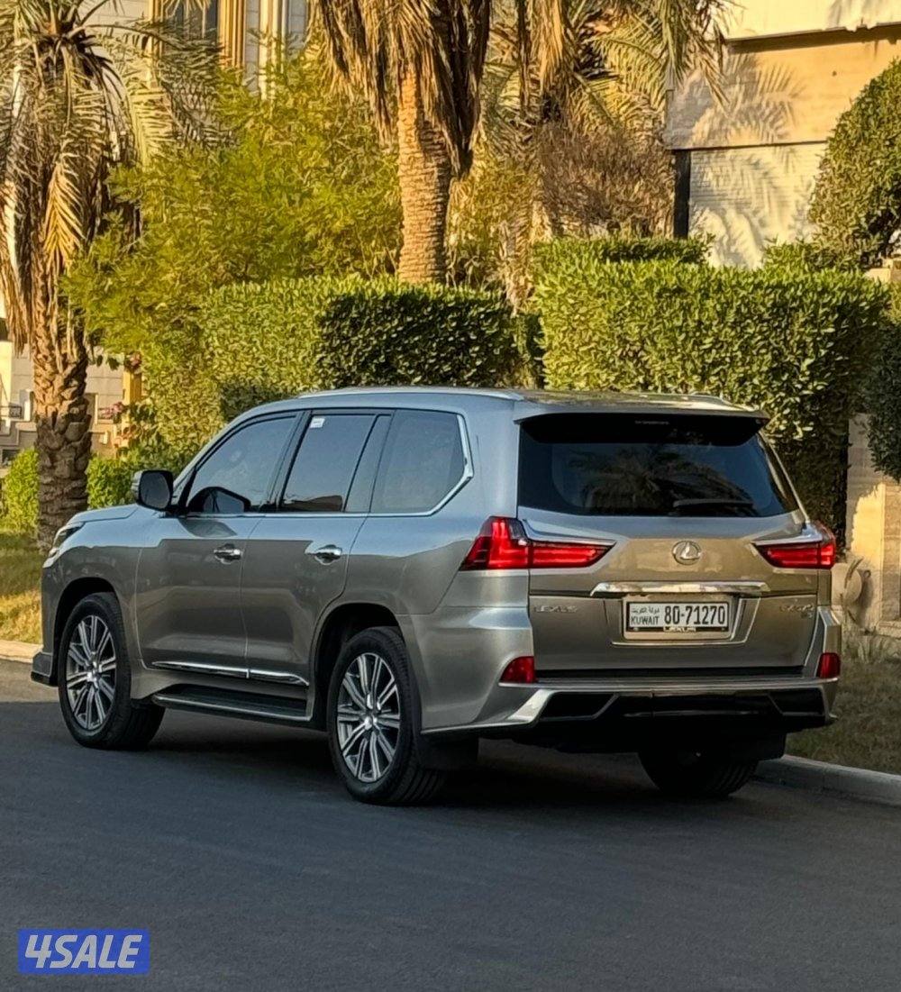للبيع لكزس LX570 موديل 2017 ماشي 2086