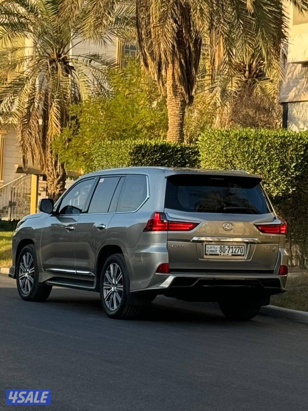 للبيع لكزس LX570 موديل 2017 ماشي 2087