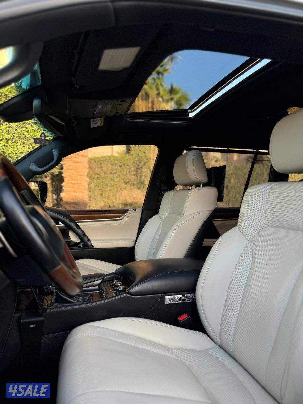 للبيع لكزس LX570 موديل 2017 ماشي 2089