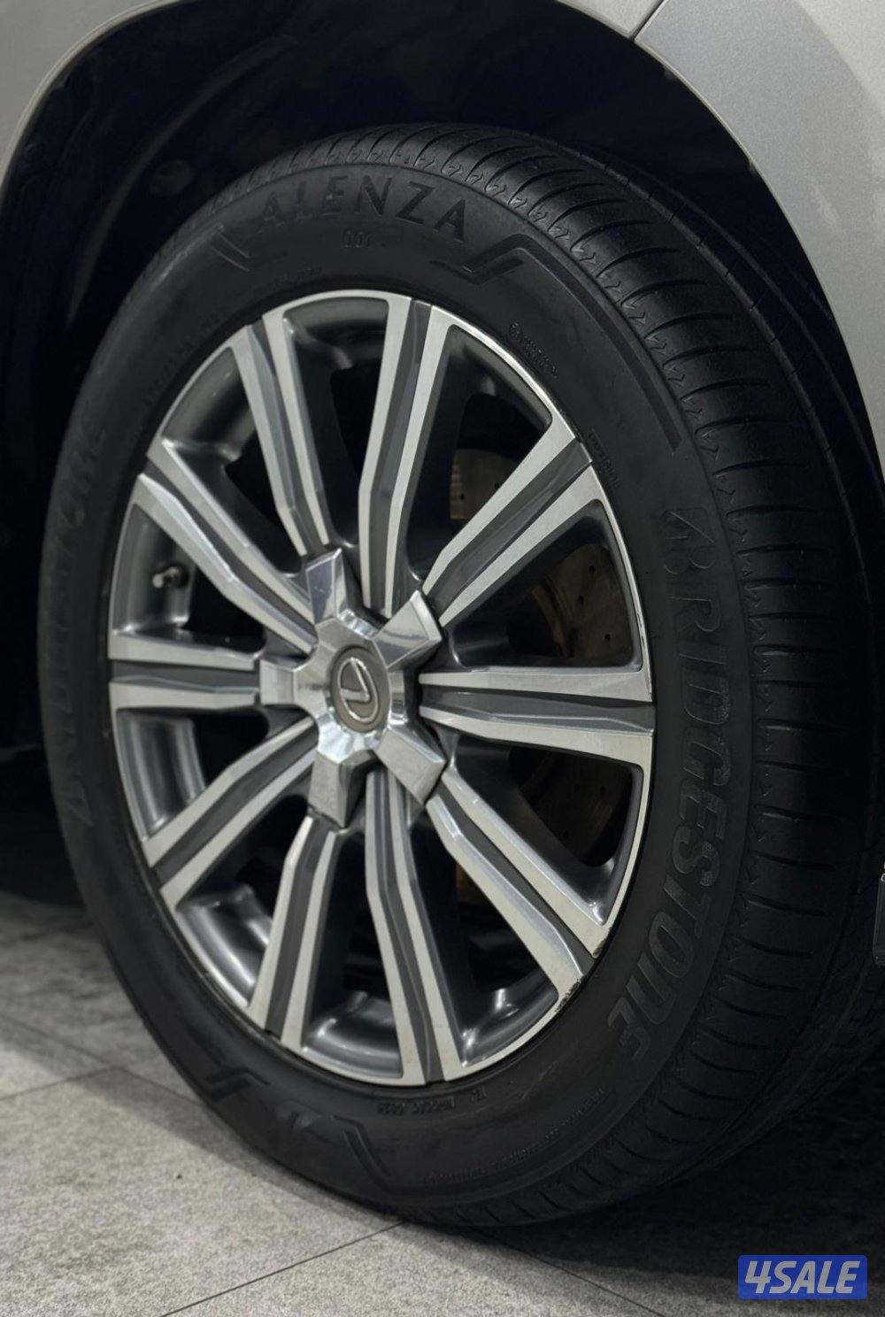 للبيع لكزس LX570 موديل 2017 ماشي 20814