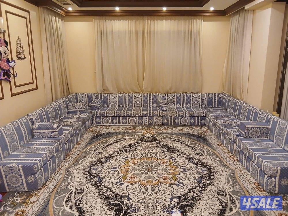 قعده طولها 12 متر مكونه من ثلاث قنفات كبار وثلاثه صغار وزاويتين ومساند0