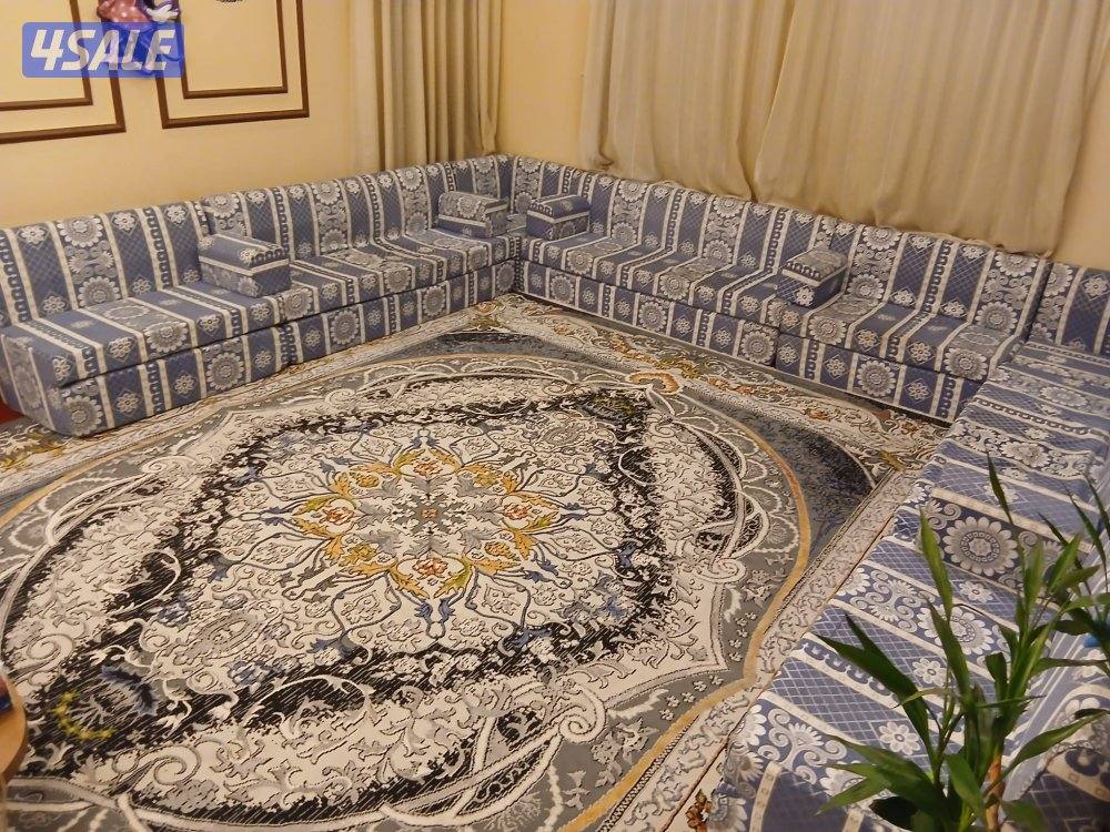 قعده طولها 12 متر مكونه من ثلاث قنفات كبار وثلاثه صغار وزاويتين ومساند4