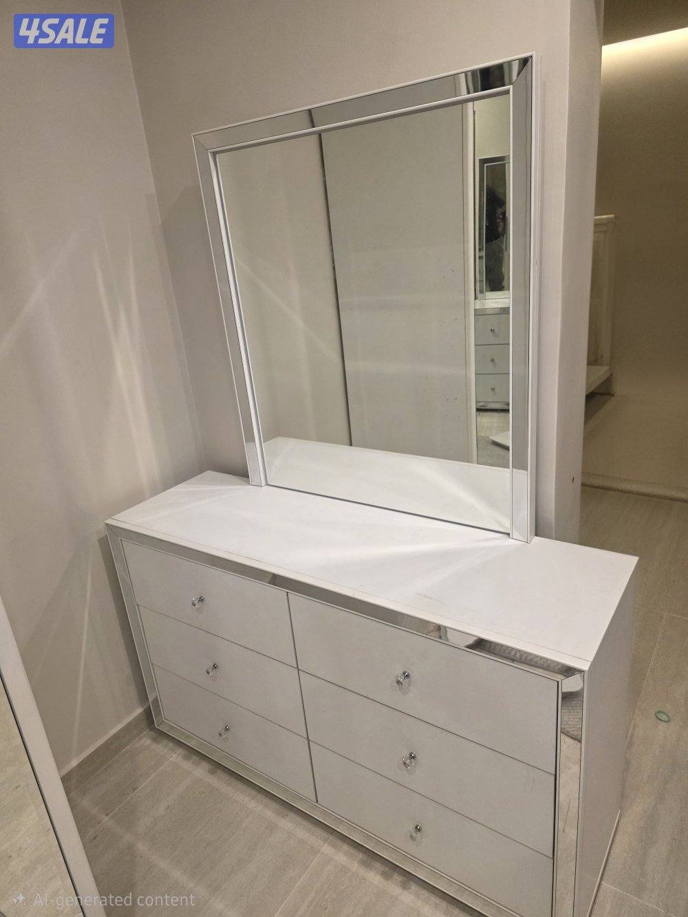 للبيع تسريحة من home centre0