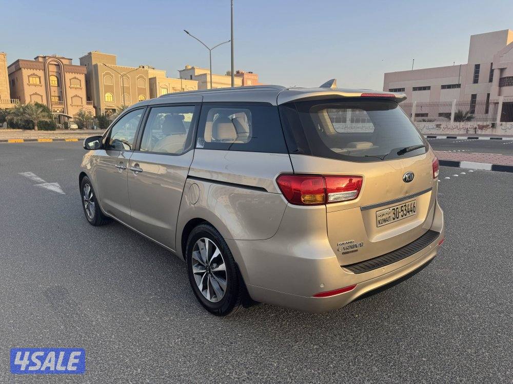 للبيع كيا كرنفال موديل 20162
