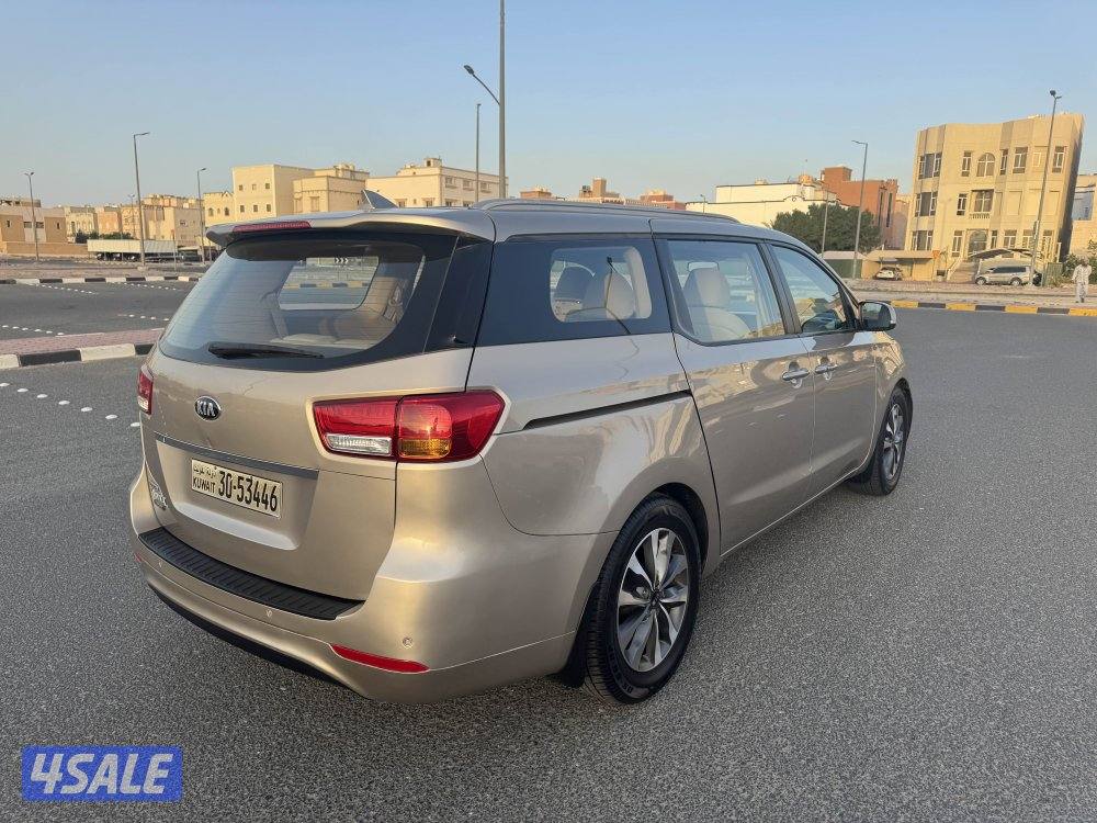 للبيع كيا كرنفال موديل 20163