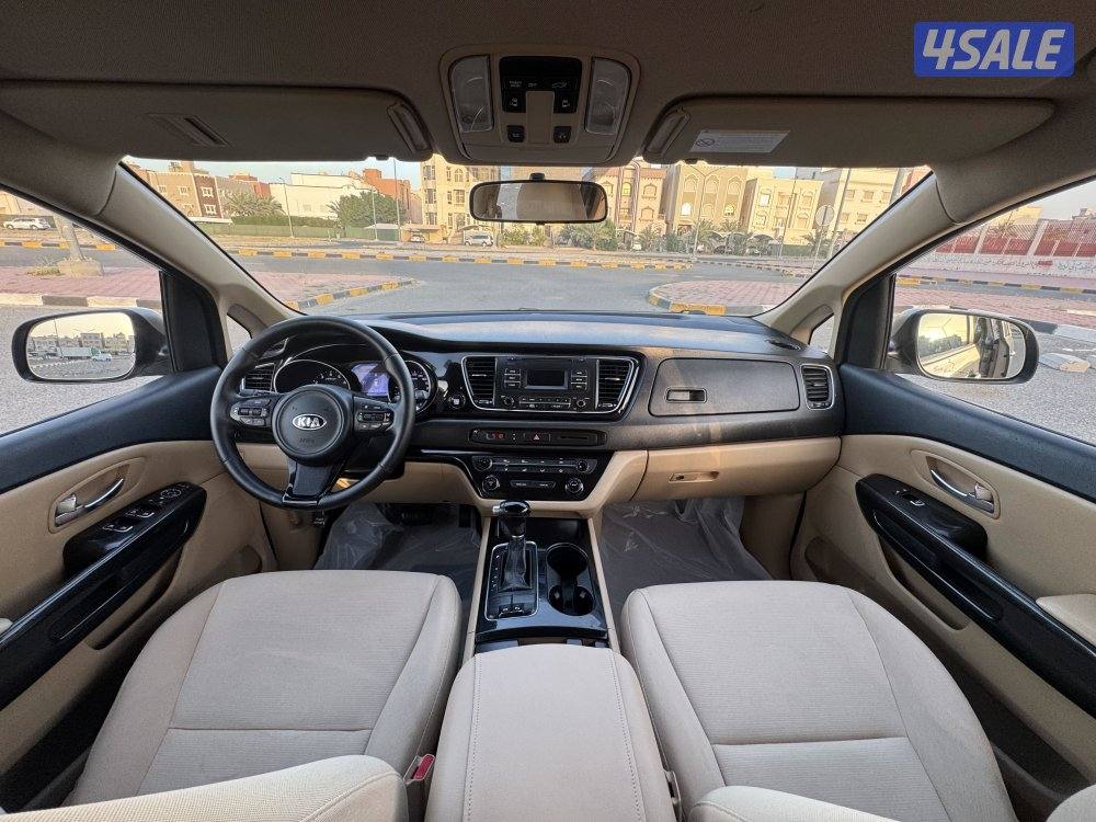 للبيع كيا كرنفال موديل 20164