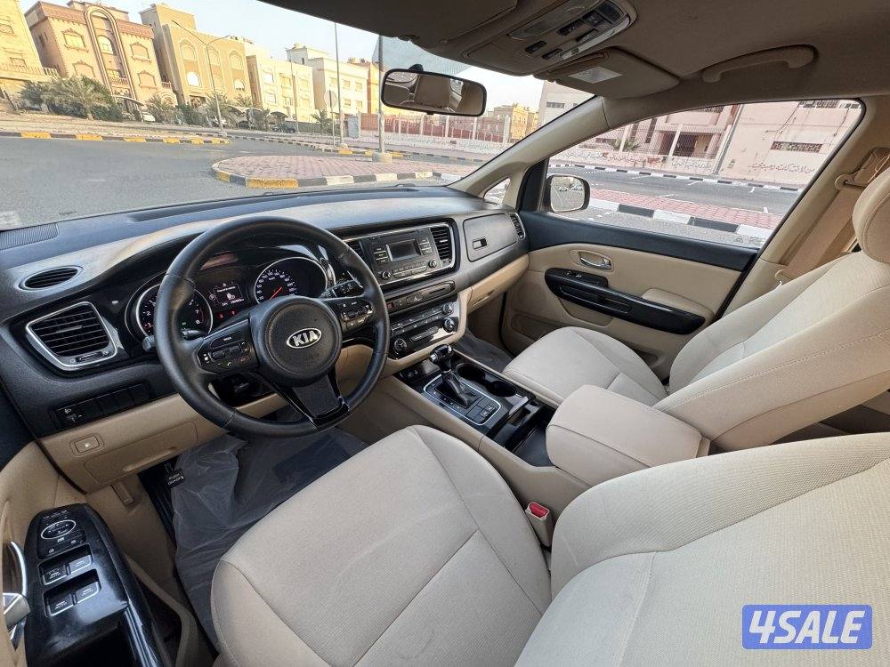 للبيع كيا كرنفال موديل 20165