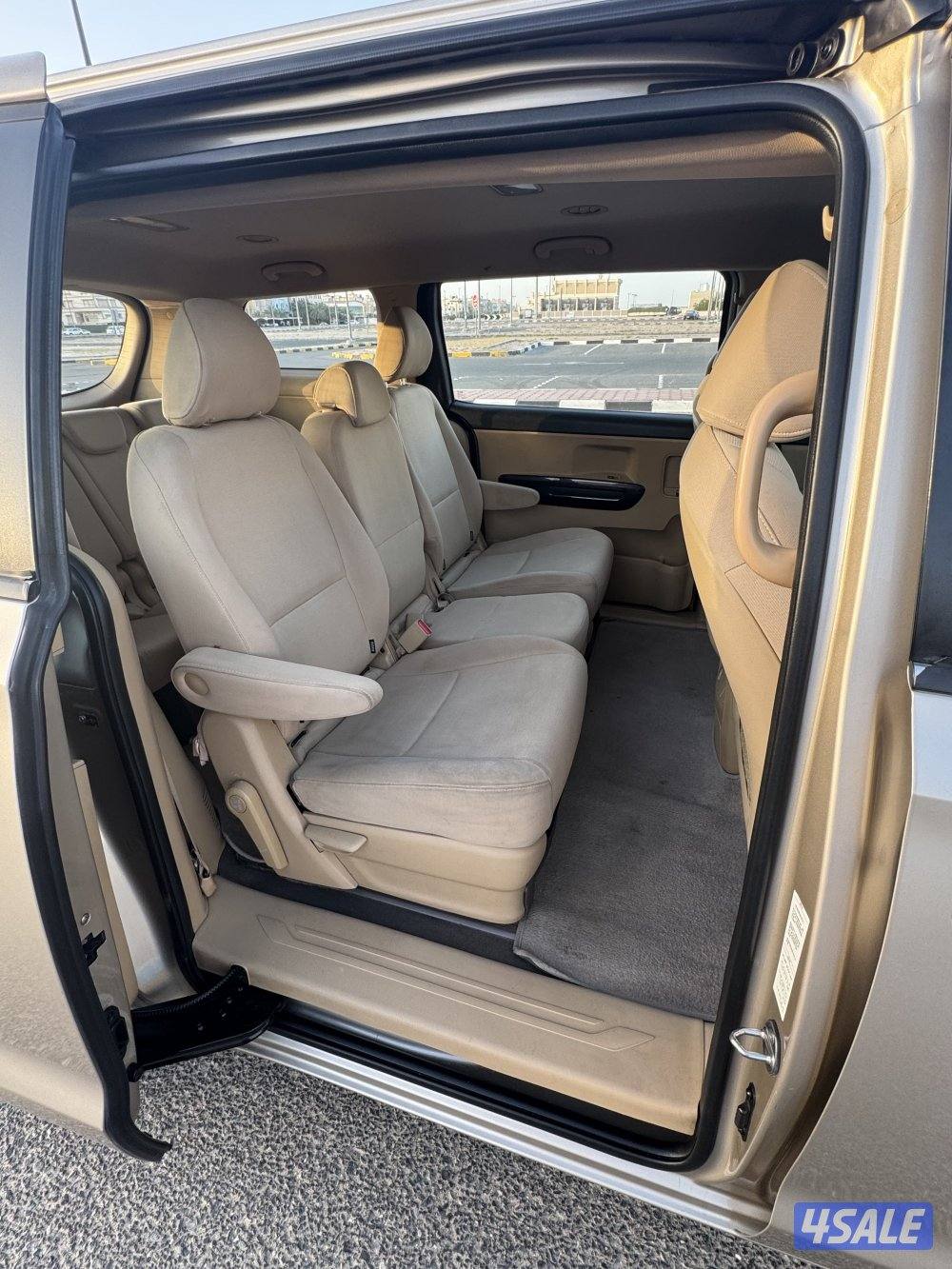 للبيع كيا كرنفال موديل 20166