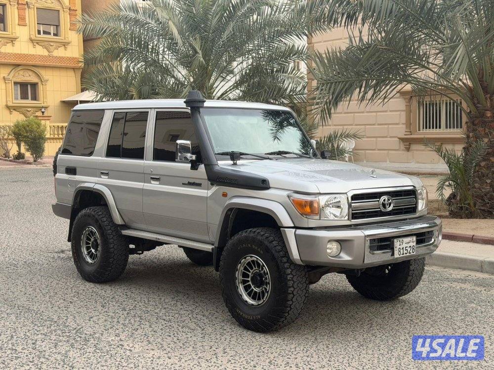 للبيع لاند كروزر نص0