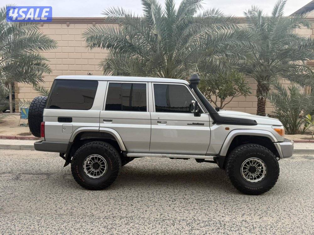 للبيع لاند كروزر نص1