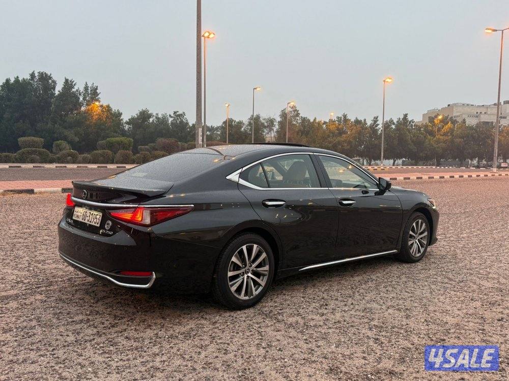 للبيع لكزس موديل 2021 ES0