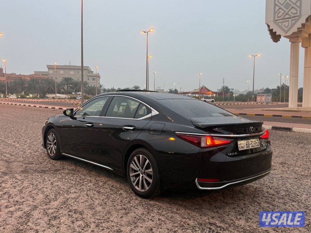 للبيع لكزس موديل 2021 ES1