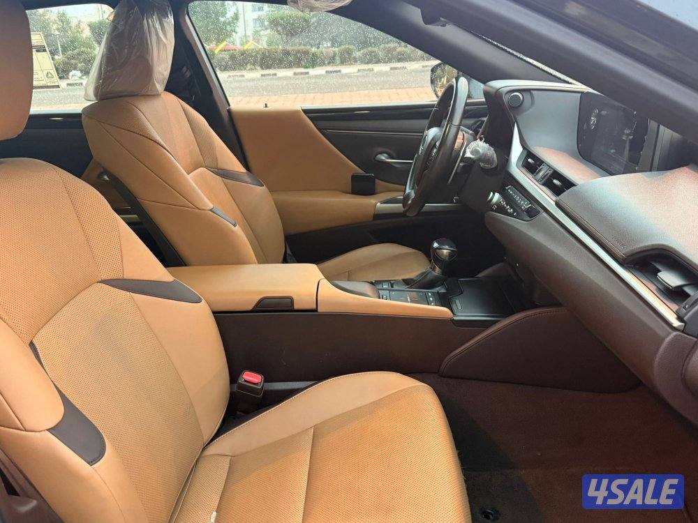 للبيع لكزس موديل 2021 ES4
