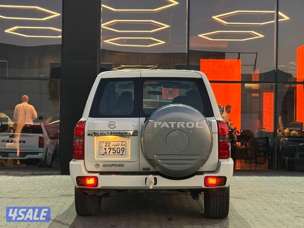 NISSAN SAFARI _20235