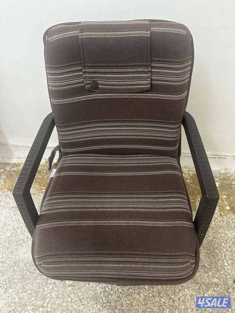 عندي طاولة وكرسي للبيع4