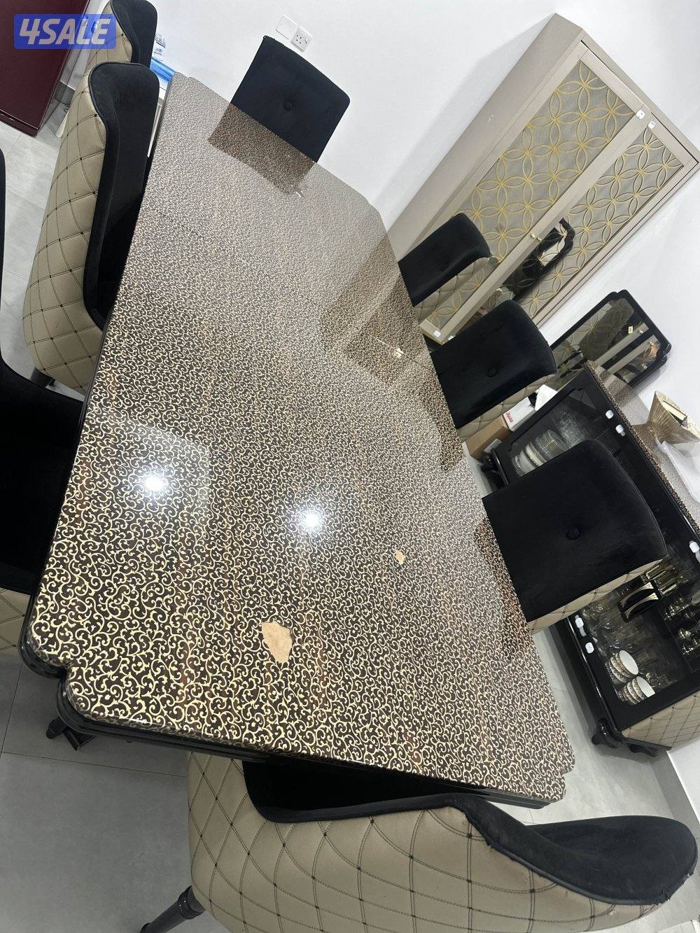 Want to sale dining table and showcase and mirror0