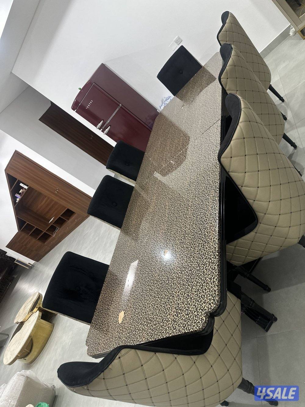 Want to sale dining table and showcase and mirror1