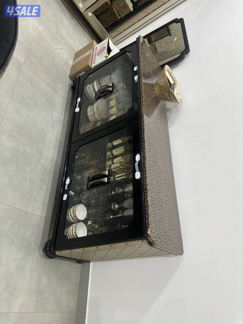 Want to sale dining table and showcase and mirror2