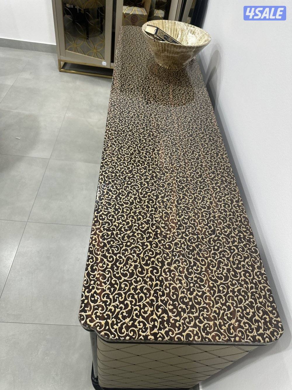 Want to sale dining table and showcase and mirror3