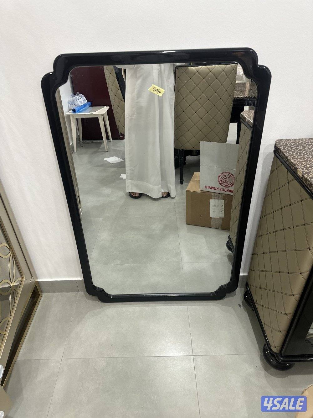 Want to sale dining table and showcase and mirror4