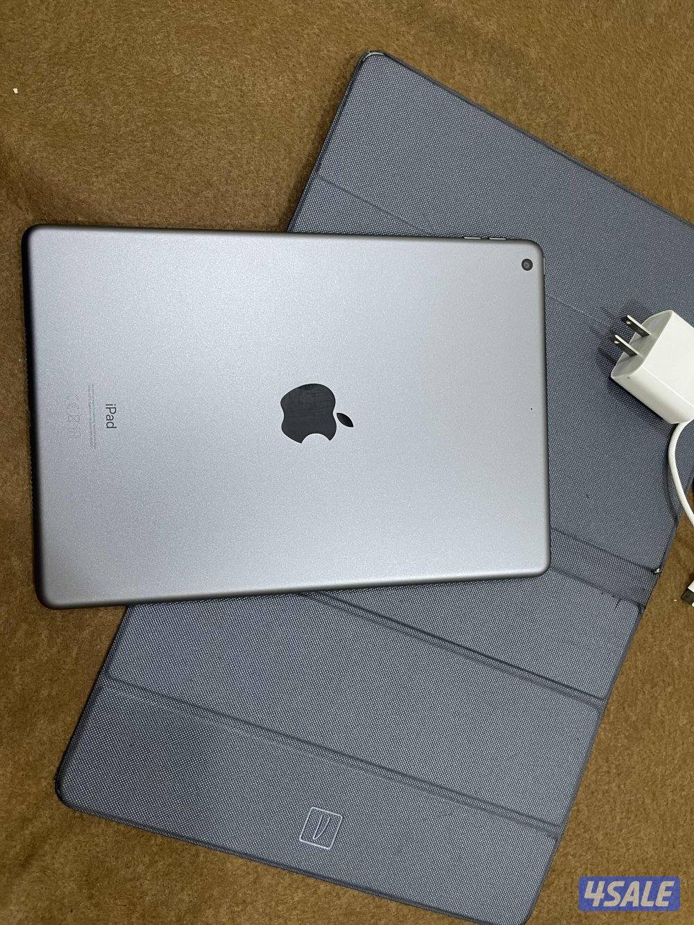 ايباد ابل 8 الثامن 32 قيقا نظيف جدا اخر تحديث بطارية 100 مع الكفر0