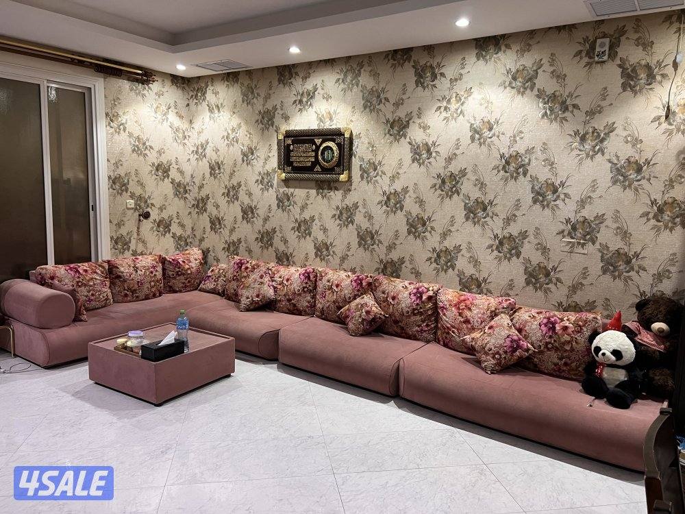 طقم كنب للبيع بحالة ممتازة (يصلح للديوانيات)0