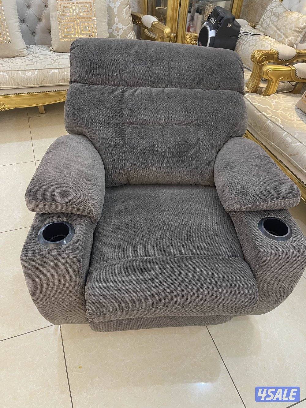 ليزي بوي الأصلي هزاز ويفرد استرخاء الاصلي وفيه مكان اكواب قوي ومريح0