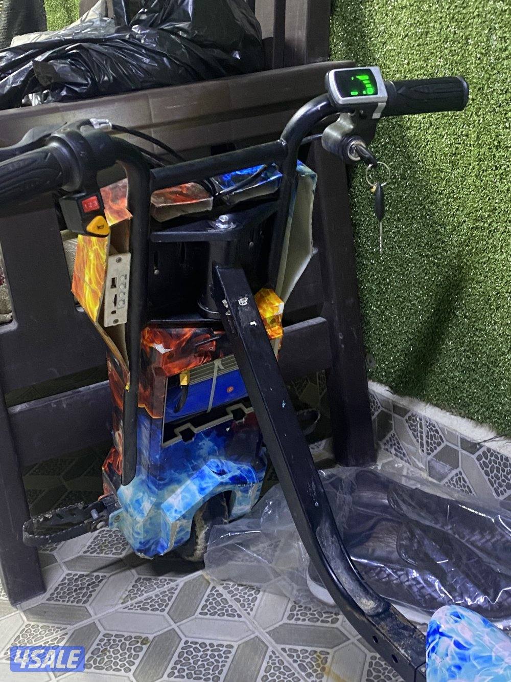 سكوتر كهربائي السرعات٣ مفتاحين مع شحن كل شي شغال و سكوتر نضيف0