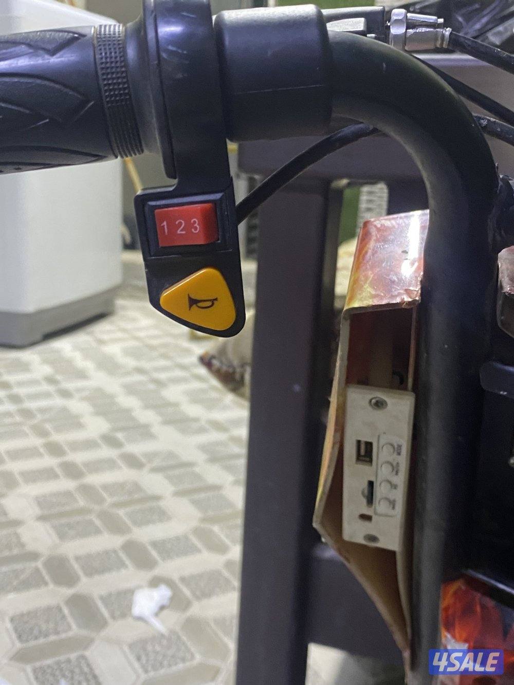 سكوتر كهربائي السرعات٣ مفتاحين مع شحن كل شي شغال و سكوتر نضيف1