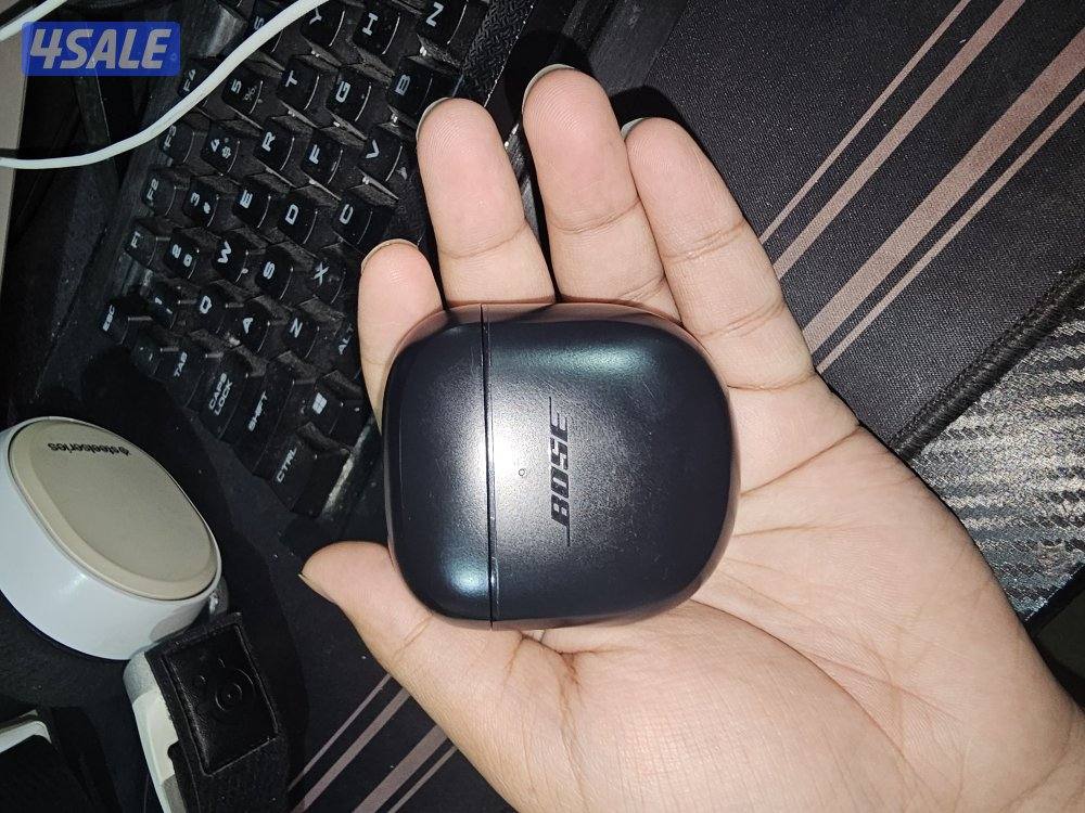 Sony WH-1000XM5 and Bose Quietcomfort Earbuds II1