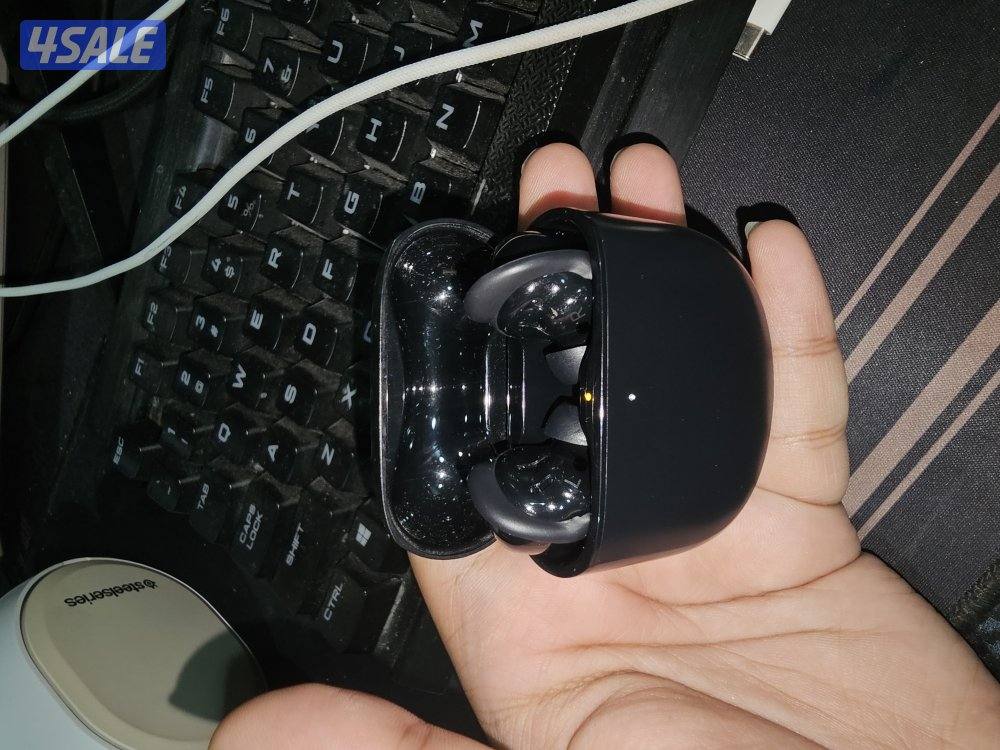 Sony WH-1000XM5 and Bose Quietcomfort Earbuds II6